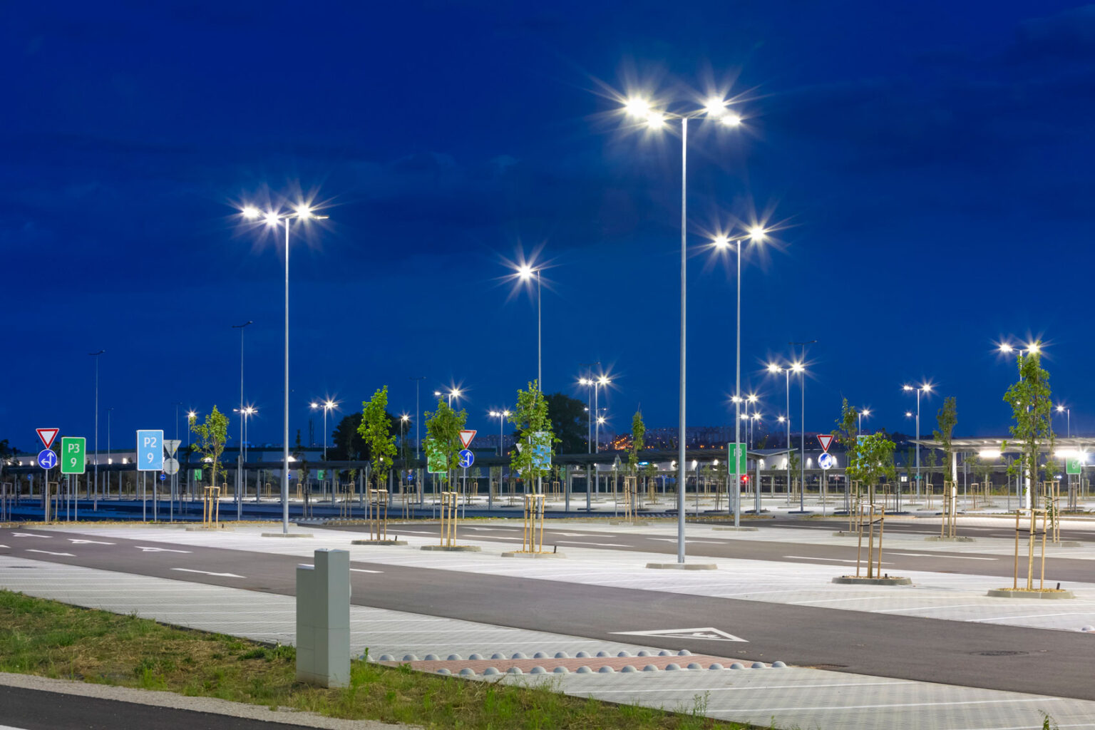 Farolas Galvanizadas: Ahorra en Alumbrado Público, gana en durabilidad.